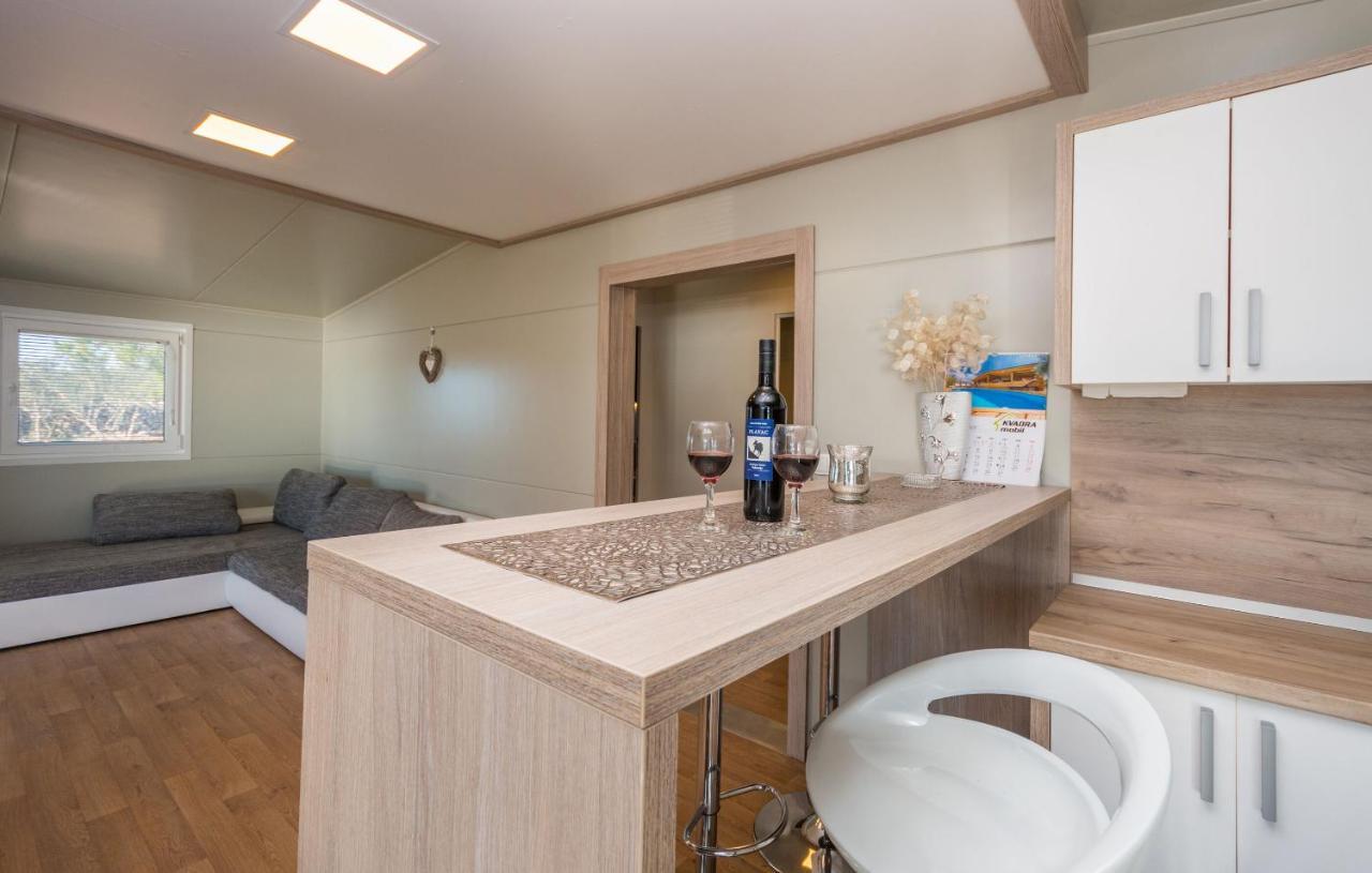 Mobile Home Rock Rose 1 คอน ภายนอก รูปภาพ